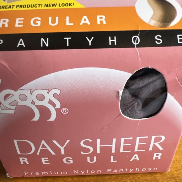 Vintage Leggs Day sheer Regular Nylon Pantyhose Panty Size Q Taupe - Picture 3 of 11